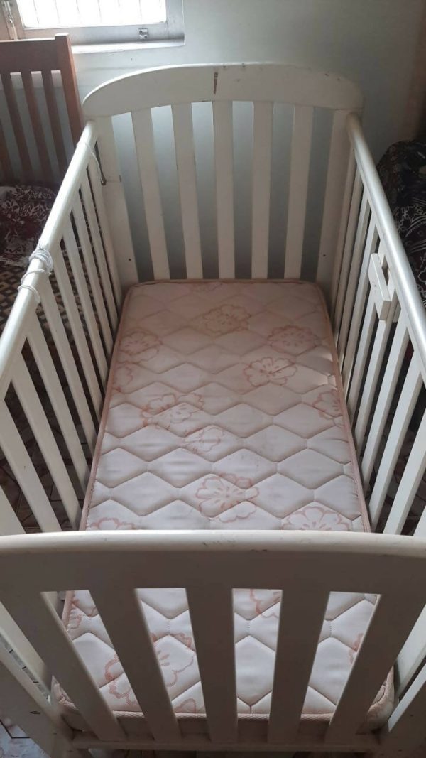 EAST COAST Anna Dropside Cot Crib for Baby with Mattress, Approx dimensions:127.5L x 18.2W x 71.4H cm Online Sale